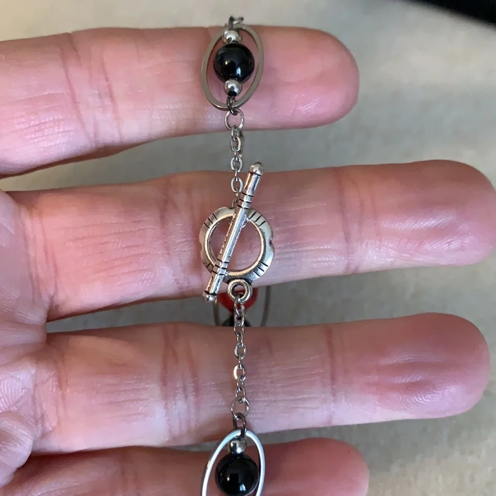 21288 onyx and red chain bracelet